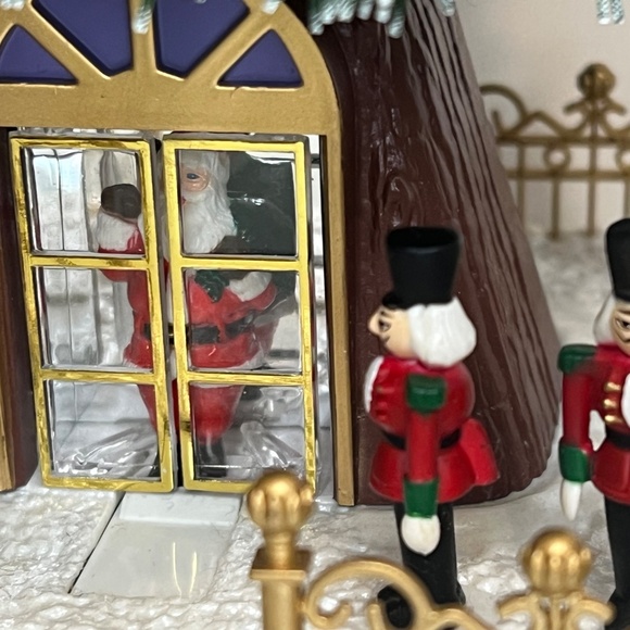 Maisto Evergreen Sentry 1995 Animated Illuminated Musical Tree Santa NIB 12” - Picture 8 of 16